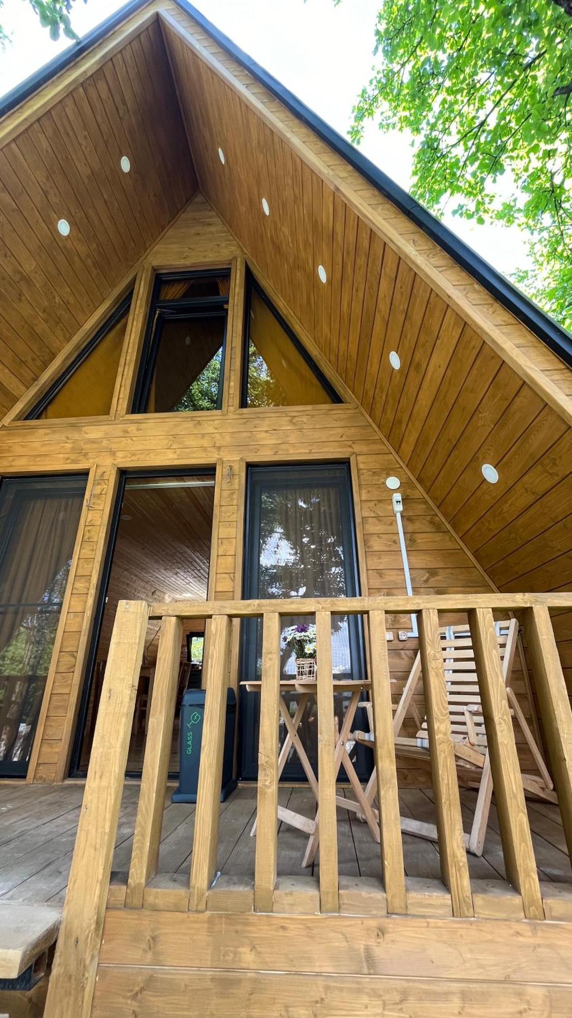 Garden House Mestia Bagian luar foto